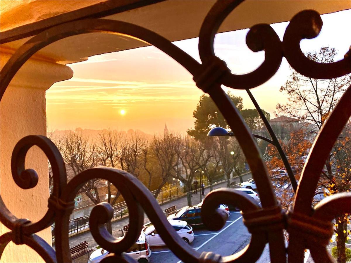 B&B Terrazza Sul Borgo Mogliano Exterior photo